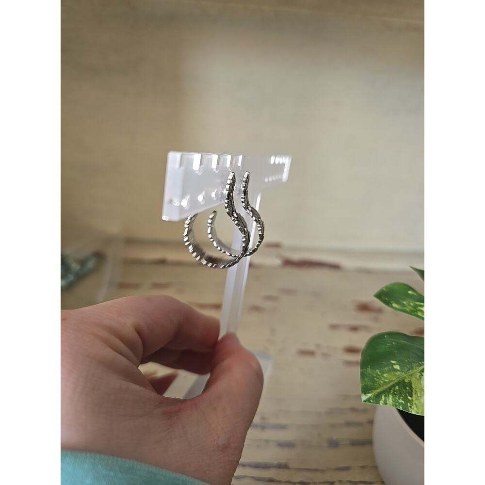 Vintage Silver Leaf Hoop Earrings Boho Textured Oak Branch Botanical Nature Gift - Picture 3 of 5